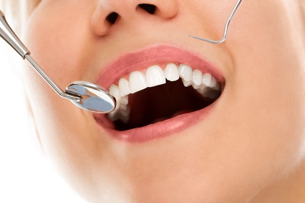 How A Cosmetic Dentist Help Your Gums