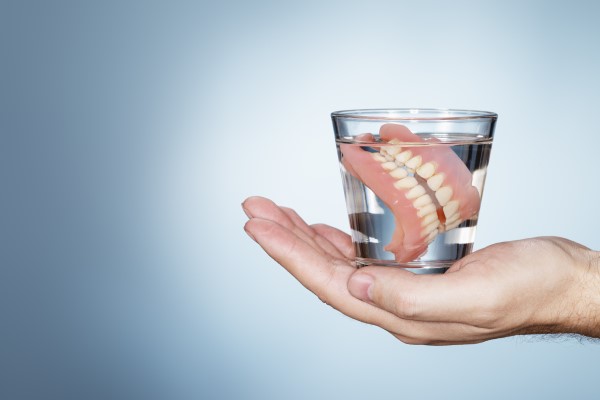 Tips For Adjusting To New Dentures